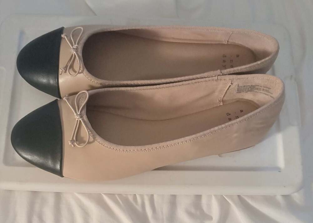 A New Day Beige and Black Cap Toe Ballet Flats Size 8 - Picture 8 of 8